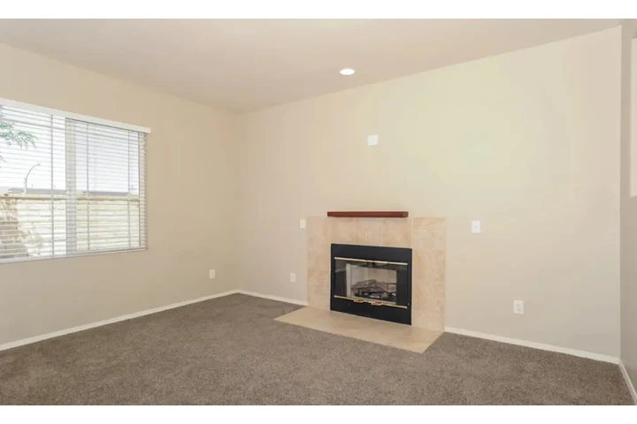 $1700 : SINGLE FAMILY HOME image 3