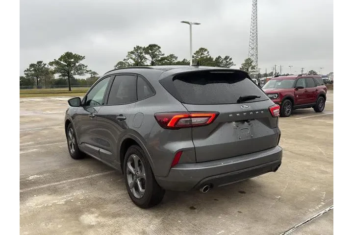 $22591 : Ford Escape 2023 ST-Line 4dr image 5
