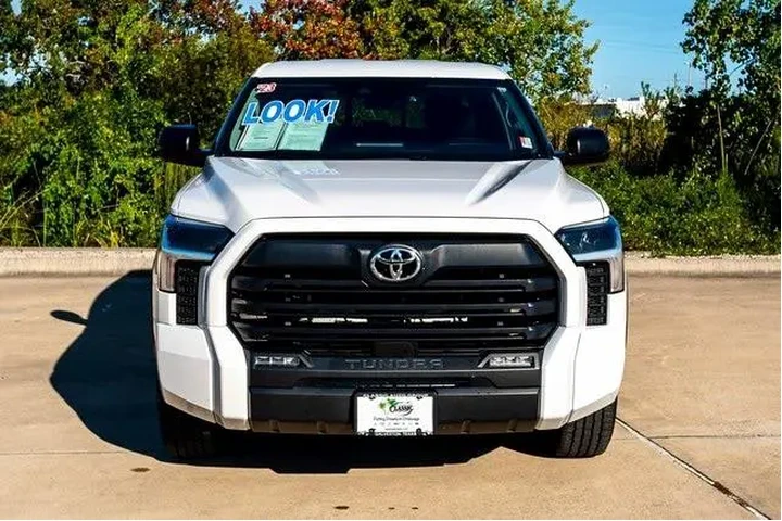 $33970 : Toyota Tundra 2023 4x2 SR5 4 image 9
