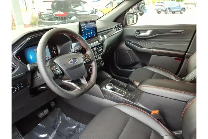 $28941 : Ford Escape 2025 ST-Line 4dr image 9