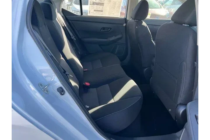 $21085 : Nissan Sentra 2025 SV 4dr Se image 10