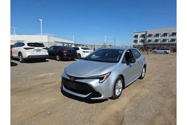 $29900 : Toyota Corolla Hatchback 202 image 3