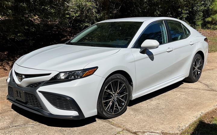 $13000 : 2022 Camry SE image 1