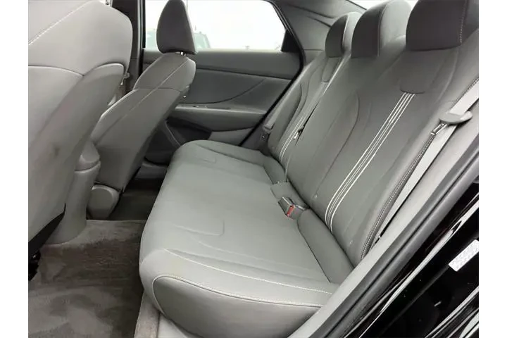 $21207 : Hyundai ELANTRA 2023 SEL 4dr image 10