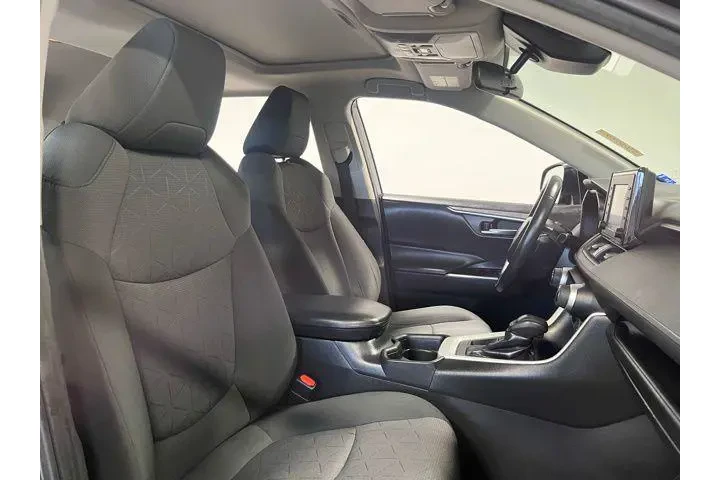 $26932 : Toyota RAV4 2020 XLE 4dr SUV image 10