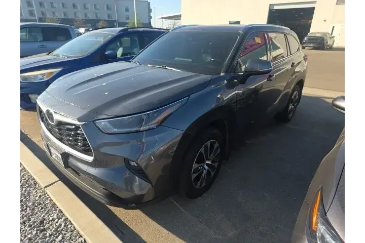 $28900 : Toyota Highlander 2021 AWD X image 3