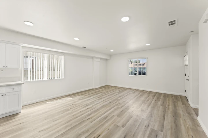$4400 : 5 bedroom, 3 bath, 1 year new image 6