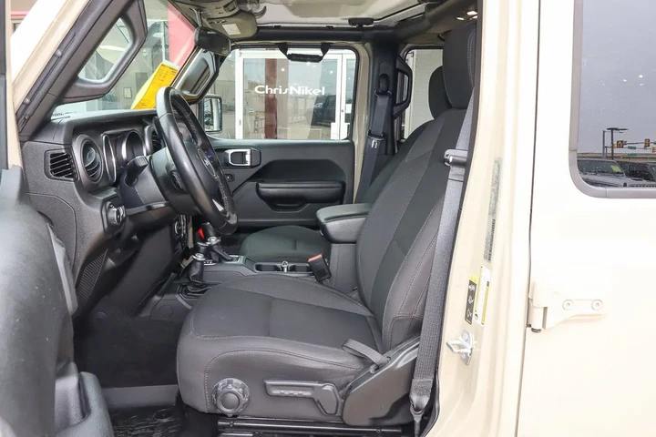 $35988 : 2022 Wrangler Unlimited Willy image 7