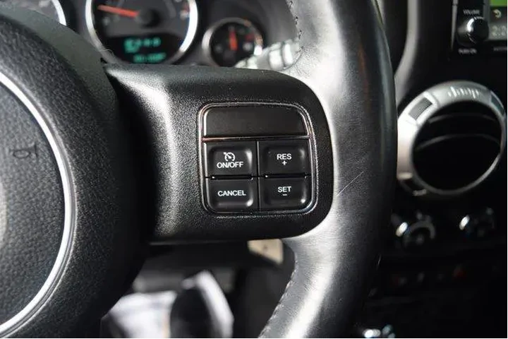 $17000 : Jeep Wrangler Unlimited 2014 image 6