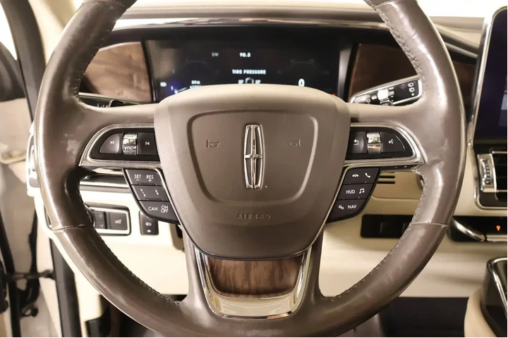 $35759 : Lincoln Navigator 2019 4x4 R image 3