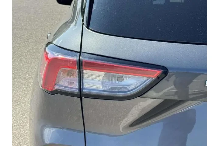 $15900 : Ford Escape Plug-In Hybrid 2 image 8