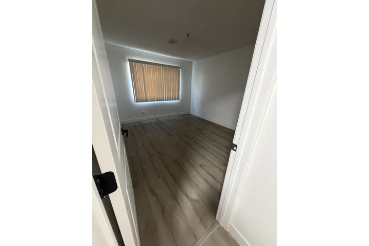 $1200 : Cuarto en renta image 2