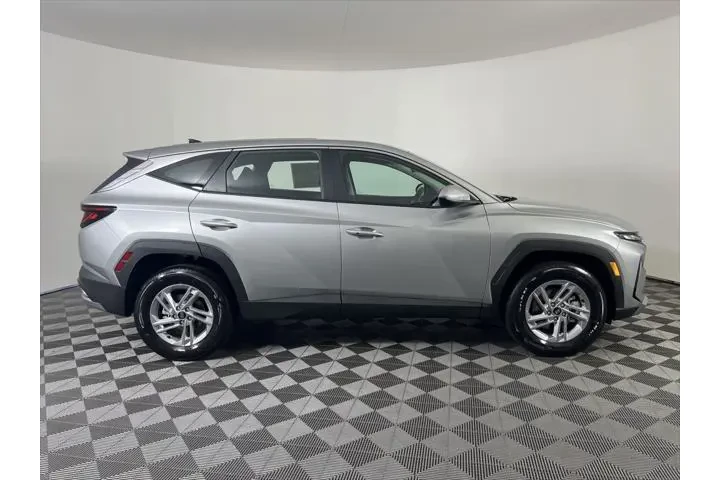 $27903 : Hyundai TUCSON 2025 AWD SE 4 image 7