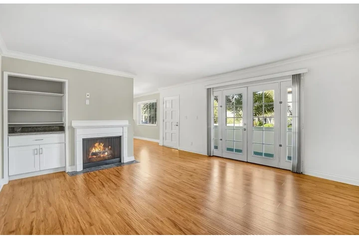 $1950 : 2 Bedroom Apt in Koreatown, LA image 3