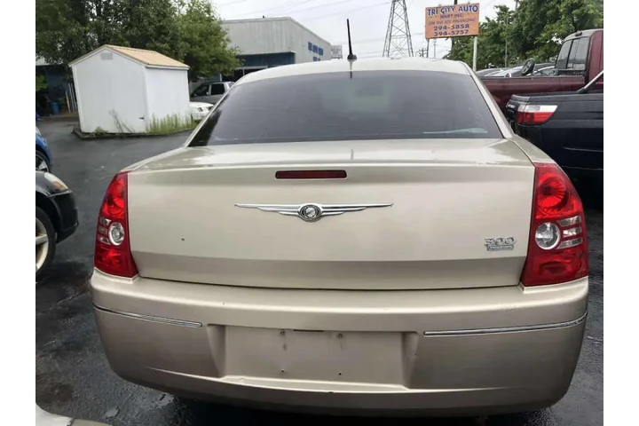 $6990 : 2008 300 Touring image 5