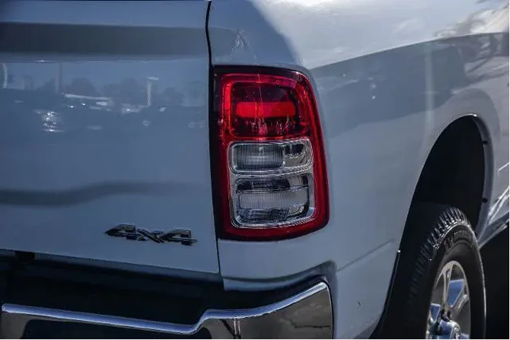 $32995 : Ram 2500 2020 4x4 Big Horn 4 image 7