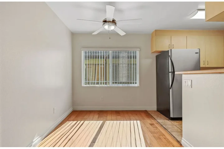 $1955 : 2 Bedroom Apt in Kenmore Ave image 3