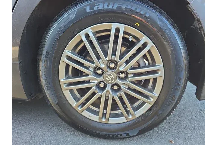 $17995 : Toyota Prius Prime 2017 Adva image 6