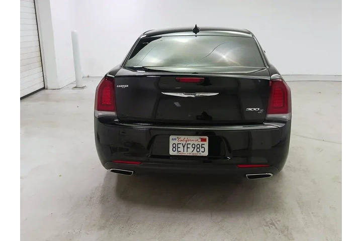 $22998 : Chrysler 300 2018 S 4dr Seda image 6