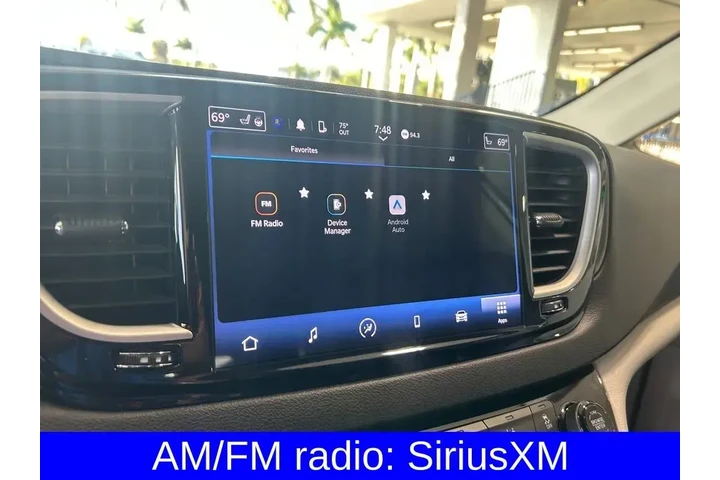 $27938 : Chrysler Pacifica 2024 Touri image 10