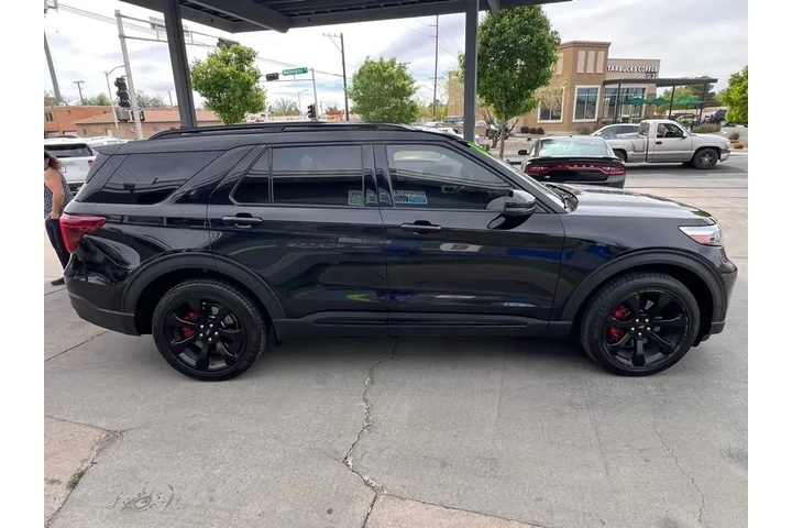 2021 Explorer ST AWD image 4