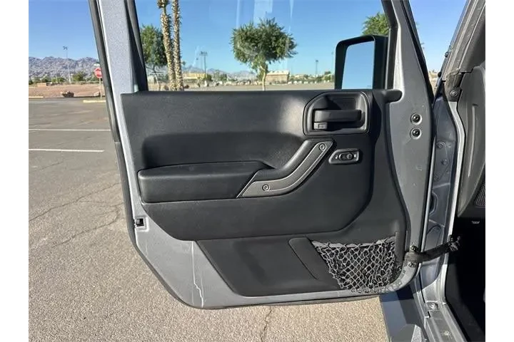 $23698 : Jeep Wrangler Unlimited 2016 image 9