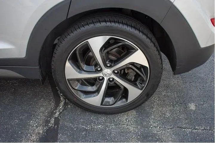 $9999 : Hyundai TUCSON 2016 AWD Limi image 10