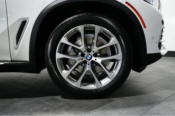 $33878 : 2022 X5 xDrive40i image 4