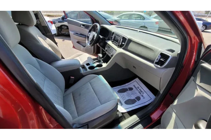 $10995 : 2017 Sportage LX image 10