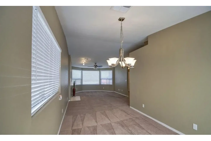 $3200 : Rent image 6