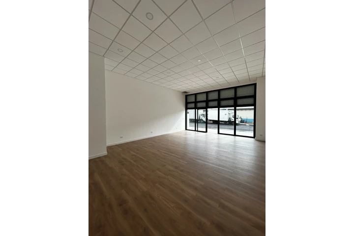 $1348 : Local comercial en renta image 3