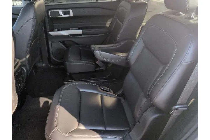 $39800 : Ford Explorer 2023 AWD XLT 4 image 7