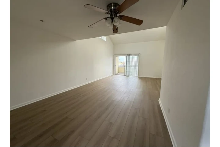 $1500 : MODERNO APTO DE 2 HABITACIONES image 3