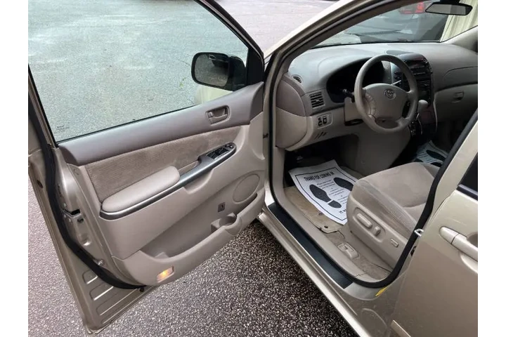 $9999 : 2010 Sienna LE 8-Passenger image 10