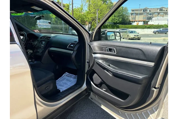 $16999 : 2017 Explorer XLT image 8