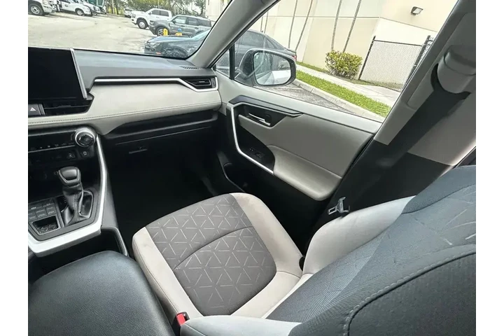 $25000 : Toyota RAV4 2024 AWD XLE 4dr image 10