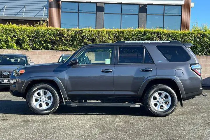 $33990 : Toyota 4Runner 2022 4x2 SR5 image 10