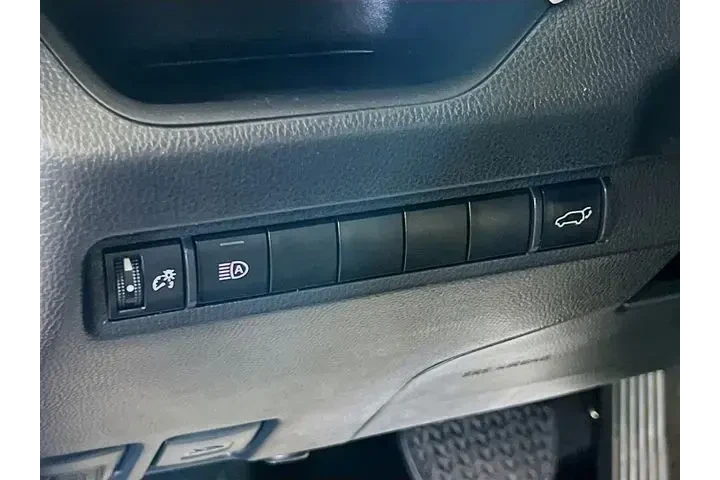 $31500 : Toyota RAV4 2023 XLE Premium image 10