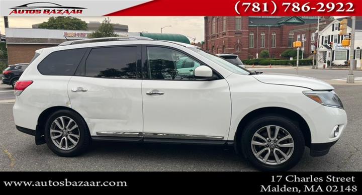 $6900 : Used 2013 Pathfinder 4WD 4dr image 4