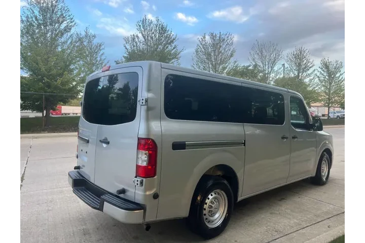 $19997 : 2019 NV 3500 HD S image 7