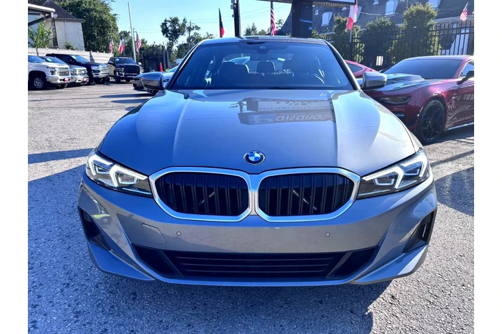 2024 BMW 3 Series 330i Sedan image 3