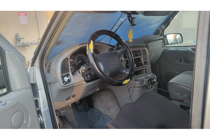 $3700 : Chevy Astro Van image 6