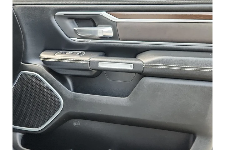 $29898 : Ram 1500 2022 4x4 Laramie 4d image 10