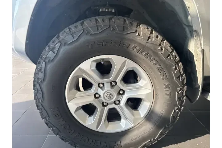 $29613 : Toyota 4Runner 2021 4x4 SR5 image 2