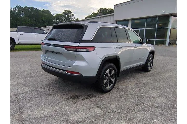 $28680 : Jeep Grand Cherokee 2023 4x4 image 4