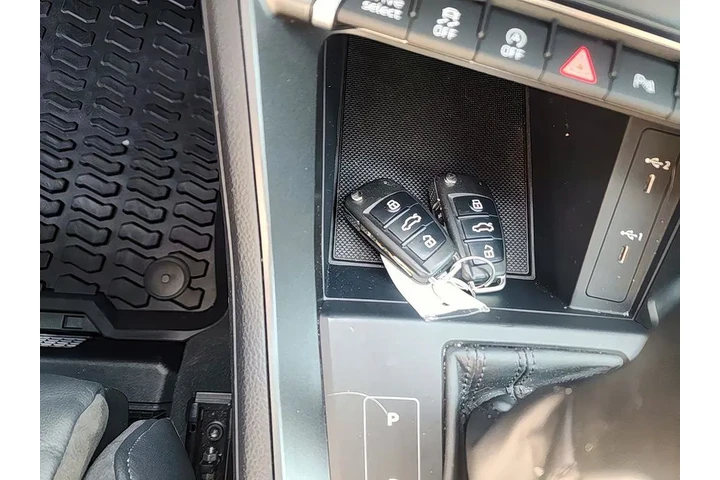 $29876 : Audi Q3 2022 AWD quattro S l image 10