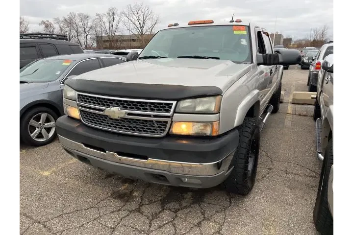 $13500 : Chevrolet Silverado 2500HD 2 image 3