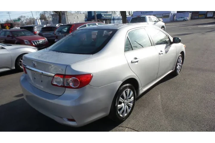 $8900 : 2013 Corolla LE image 6