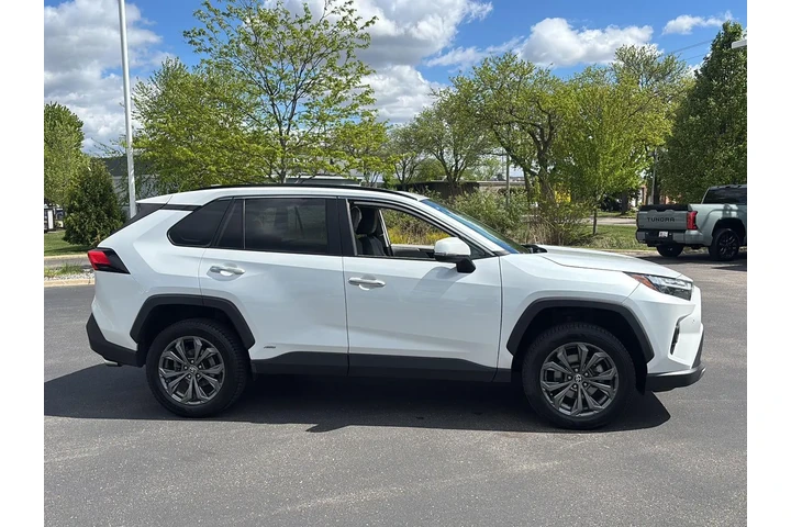 $34288 : 2023 RAV4 Hybrid Limited image 10