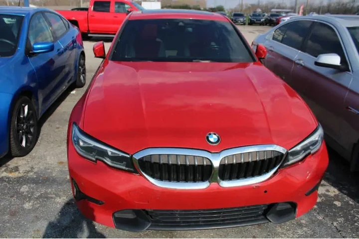 2019 BMW 3 Series 330i image 4